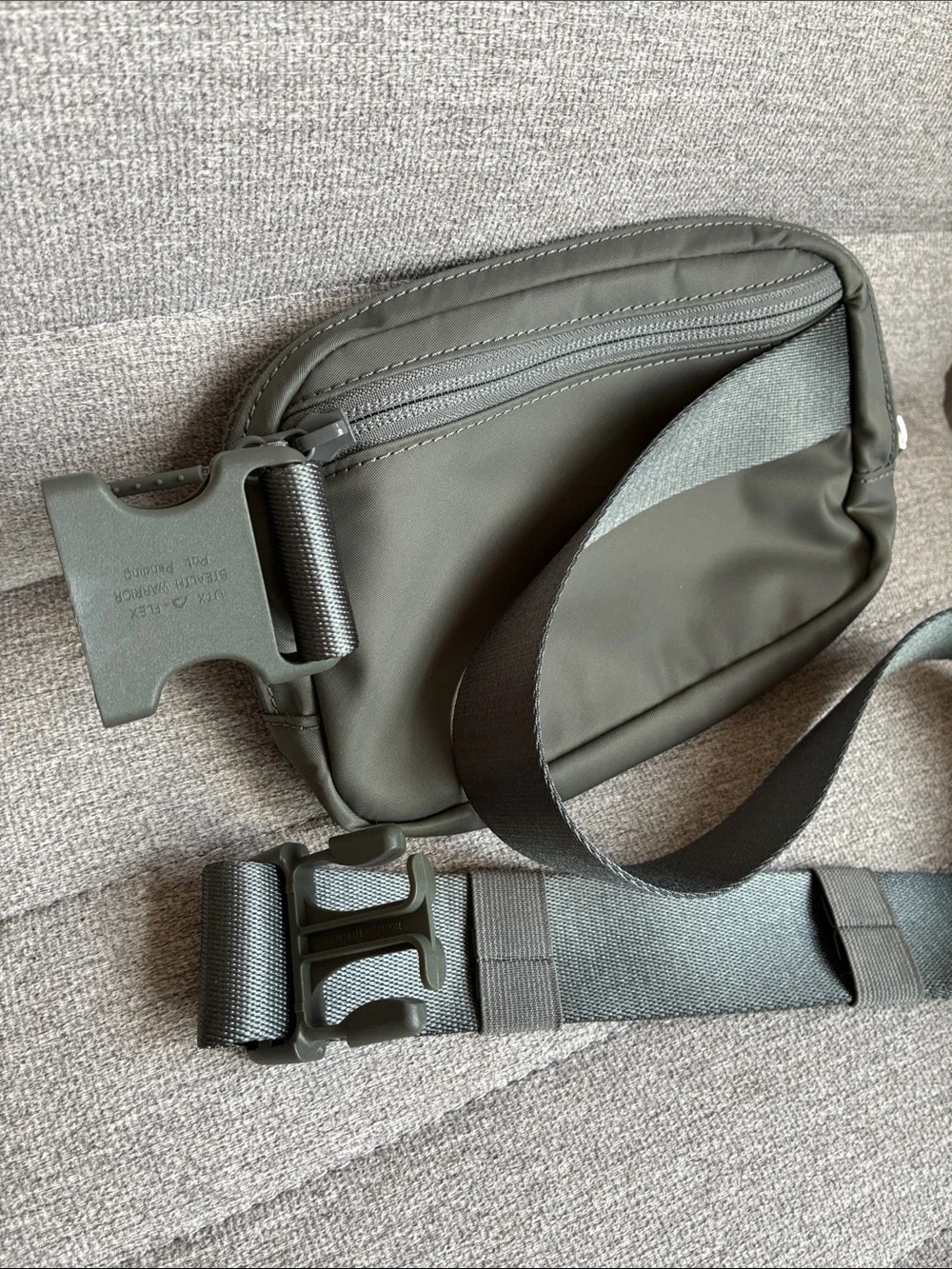 Lululemon 1L Everywhere Belt Bag (Olive or Gray) - Picture 9 of 12